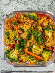 Tavuklu ve sebzeli yumurtalı pilav
