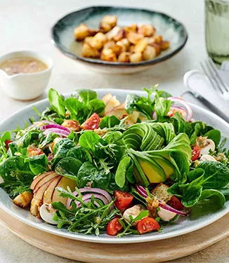 Elma ve Soya Soslu, Roka ve Kuzu Marulu Salatası