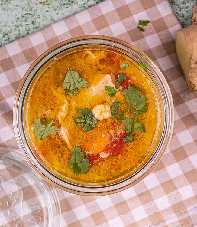 Asya usulü havuçlu ve yumurtalı çorba