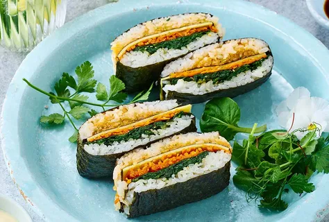 Vegan onigirazu