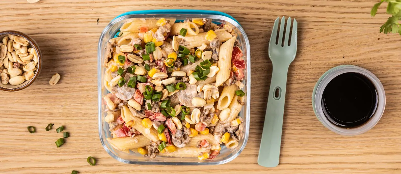Etli ve mantarlı makarna salatası