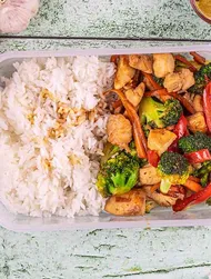 Ballı soya soslu tavuk ve wok’ta pilav