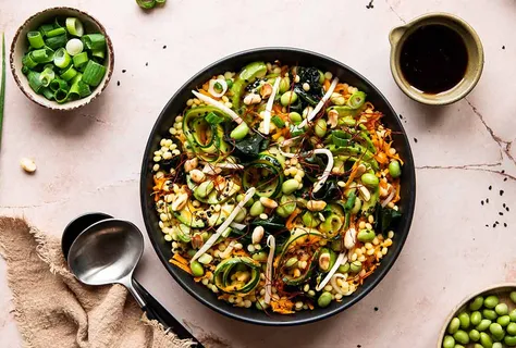 Kuskuslu, edamame’li ve wakame’li salata