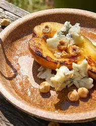 Gorgonzola ve fındıklı ızgara armut