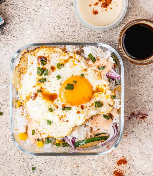 Yumurtalı ve kabaklı pirinç salatası