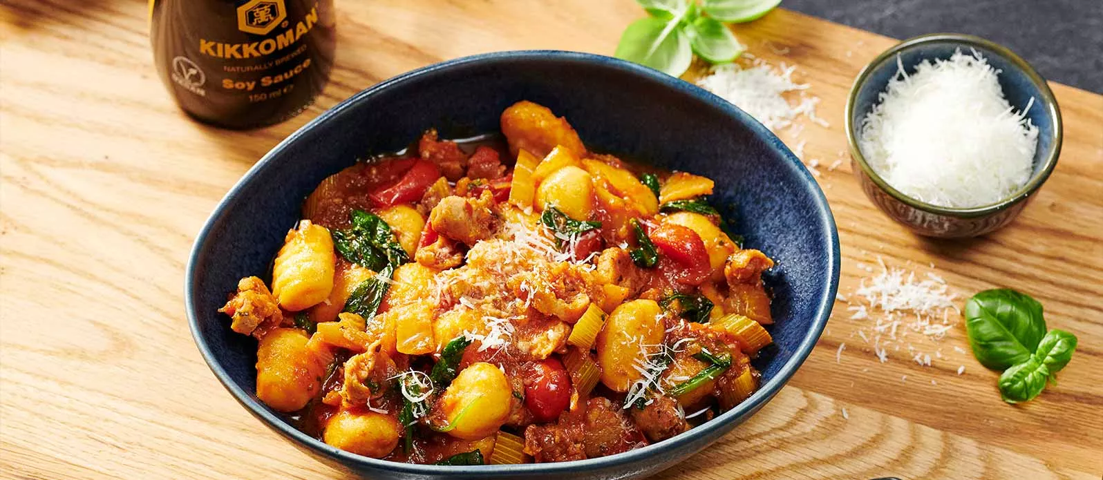 Rezene ve Ispanaklı Domatesli ve Sosisli Acılı Gnocchi