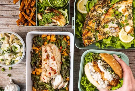 Kara lahanalı ve tatlı patatesli balık yemekleri