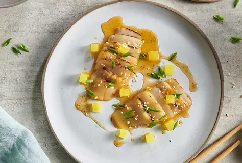 Kavrulmuş Susamlı, Ponzu-Yuzu Soslu Deniz Tarağı Tatakisi