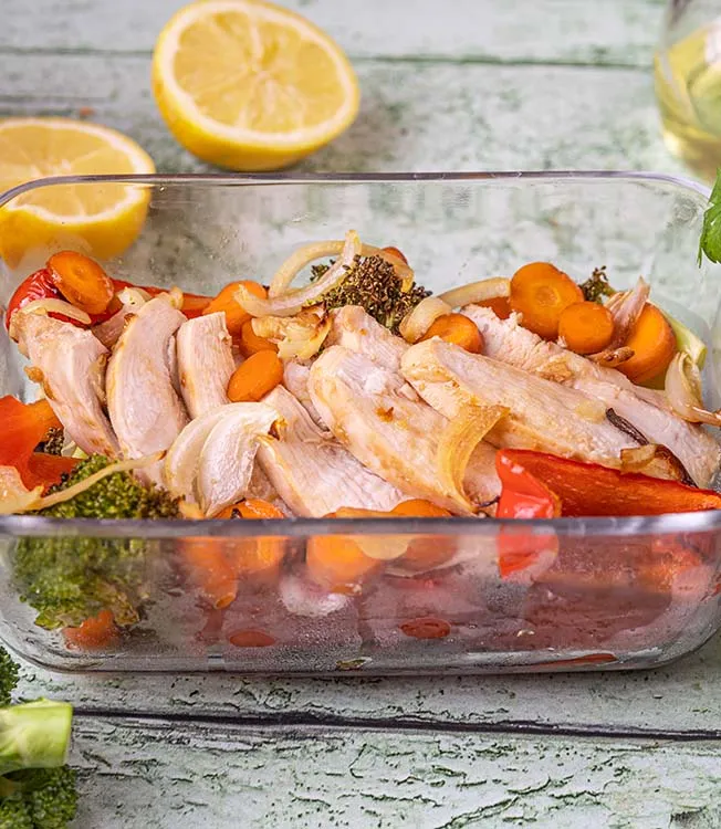 Soya soslu tavuk ve fırında sebze