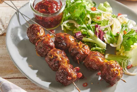 Kızılcık soslu ızgara tavuk köfte
