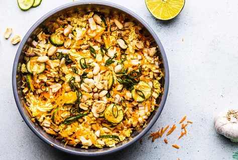 Salatalık, havuç ve fıstıklı Park choi salatası