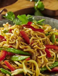 Asya Usulü Noodle Salatası