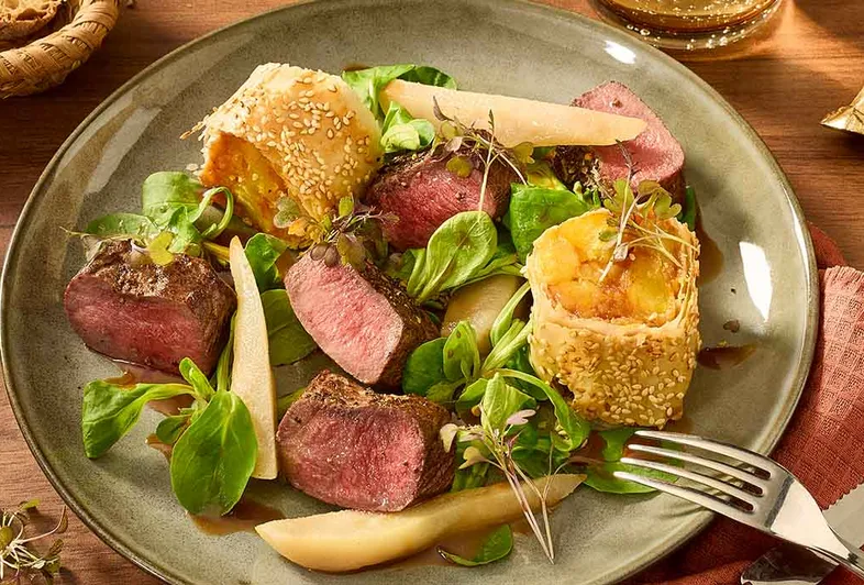 Geyik etli, kimchi’li, patatesli strudel