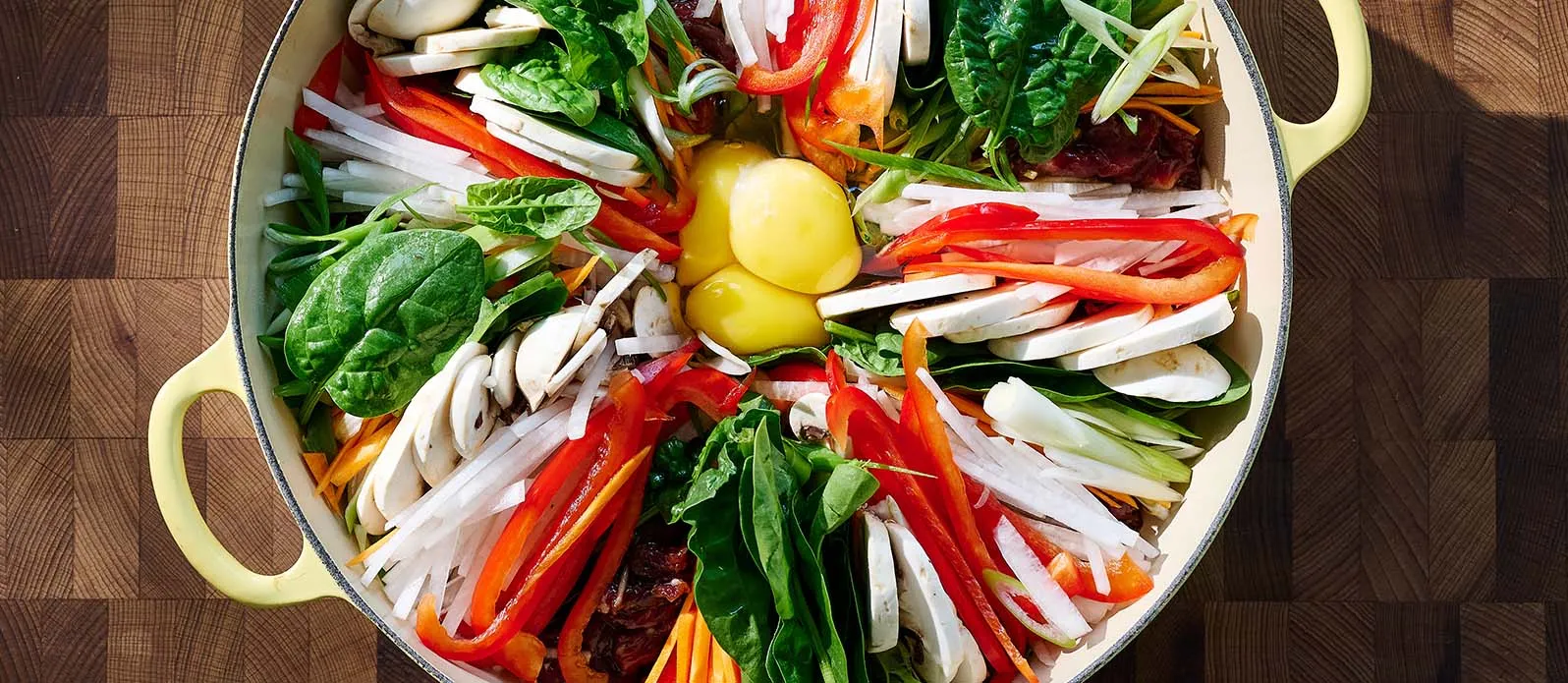 Sukiyaki tarzı Kore usulü jeongol güveç