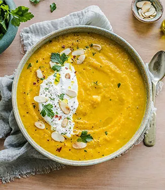 Kişniş, Burrata ve bademli kolay havuç çorbası