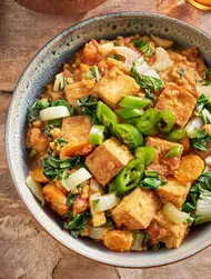 Tofu ve zencefilli kırmızı mercimek dal