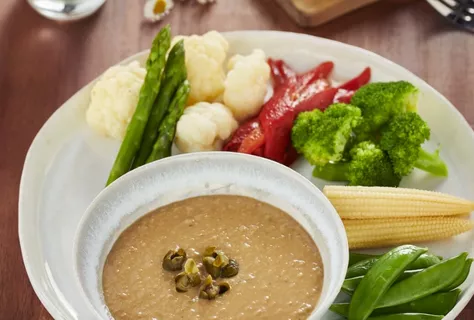 Tofu ve Soya Soslu "Bagna Cauda" Dip Sos