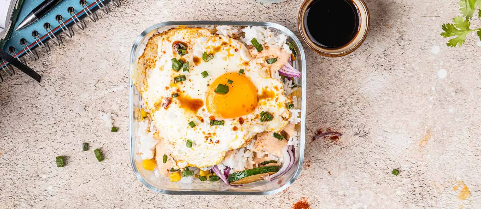 Yumurtalı ve kabaklı pirinç salatası