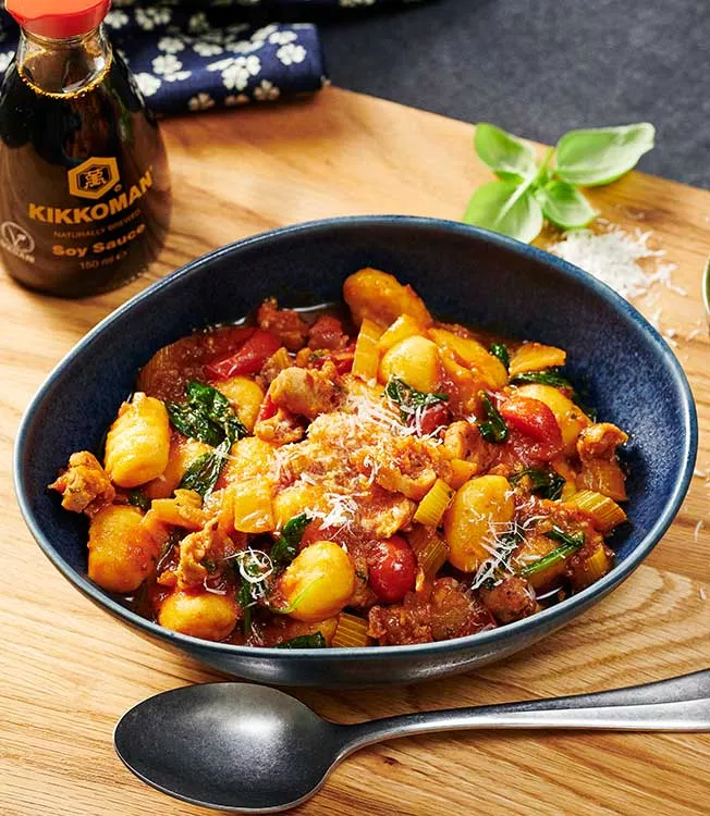 Rezene ve Ispanaklı Domatesli ve Sosisli Acılı Gnocchi