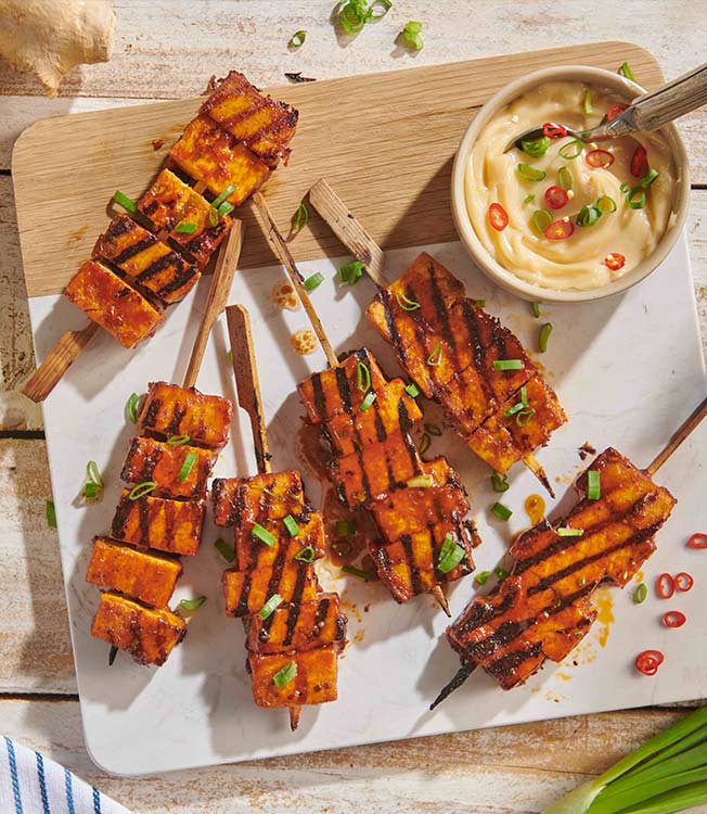Teriyakiyle marine edilmiş tofu şiş